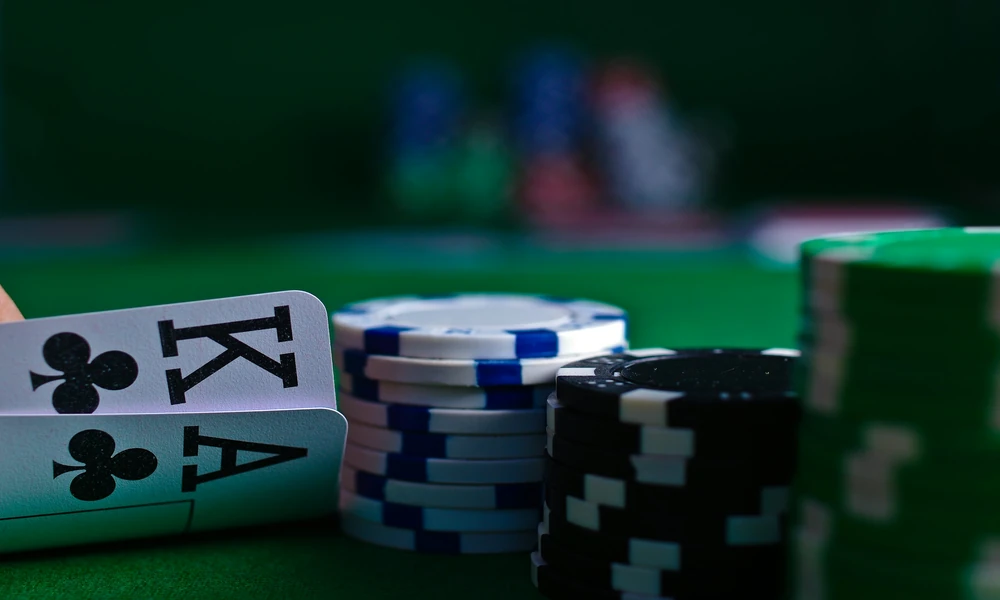 Psychological Patterns Influence High Stakes Decisions During Intense Live Poker Matches